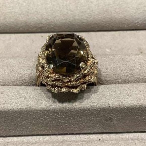 Beautiful 8 ct Smokey Quartz Gemstone Ring - 10kt Yellow Gold - Size 6